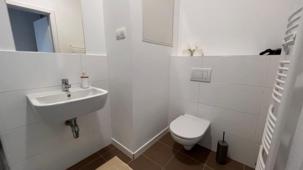 1 Room Apartment With Terrace, Slnecnice, 18B Bratislava Esterno foto