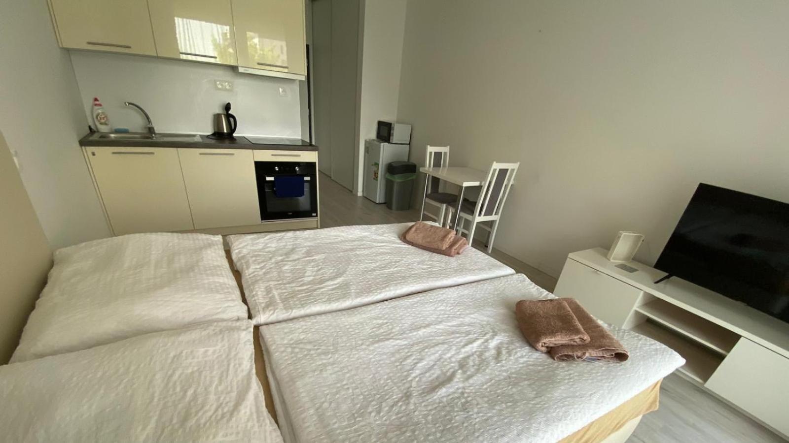 1 Room Apartment With Terrace, Slnecnice, 18B Bratislava Esterno foto